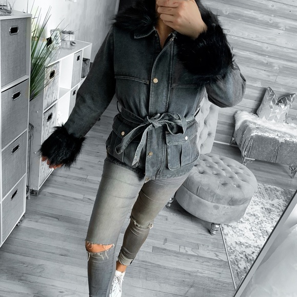 🆕 Charcoal Faux Fur Trim Belted Denim Jacket - Picture 2 of 7